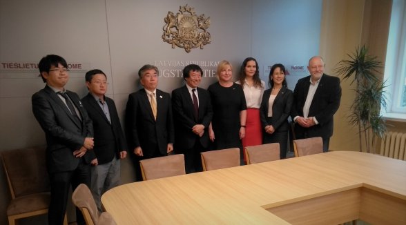 Tiesību zinātņu profesori no Japānas apmeklē Augstāko tiesu