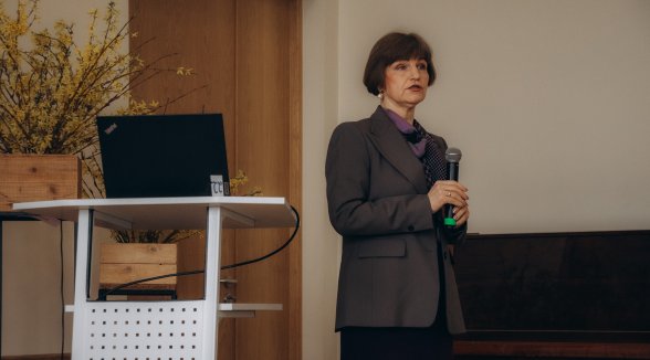 Senatore Sanita Osipova Saldus jauniešus iedvesmo vārda brīvībai