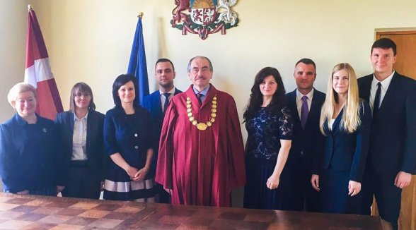 THE CHIEF JUSTICE OF THE SUPREME COURT ACCEPTS AN OATH OF SEVEN ADVOCATES