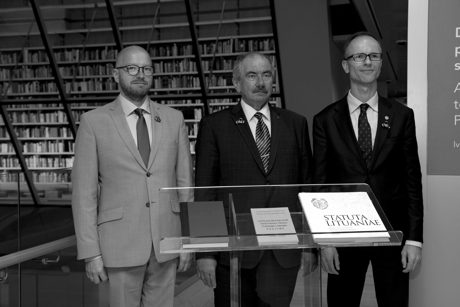 Baltijas valstu Augstāko tiesu priekšsēdētāji un viņu dāvinājums