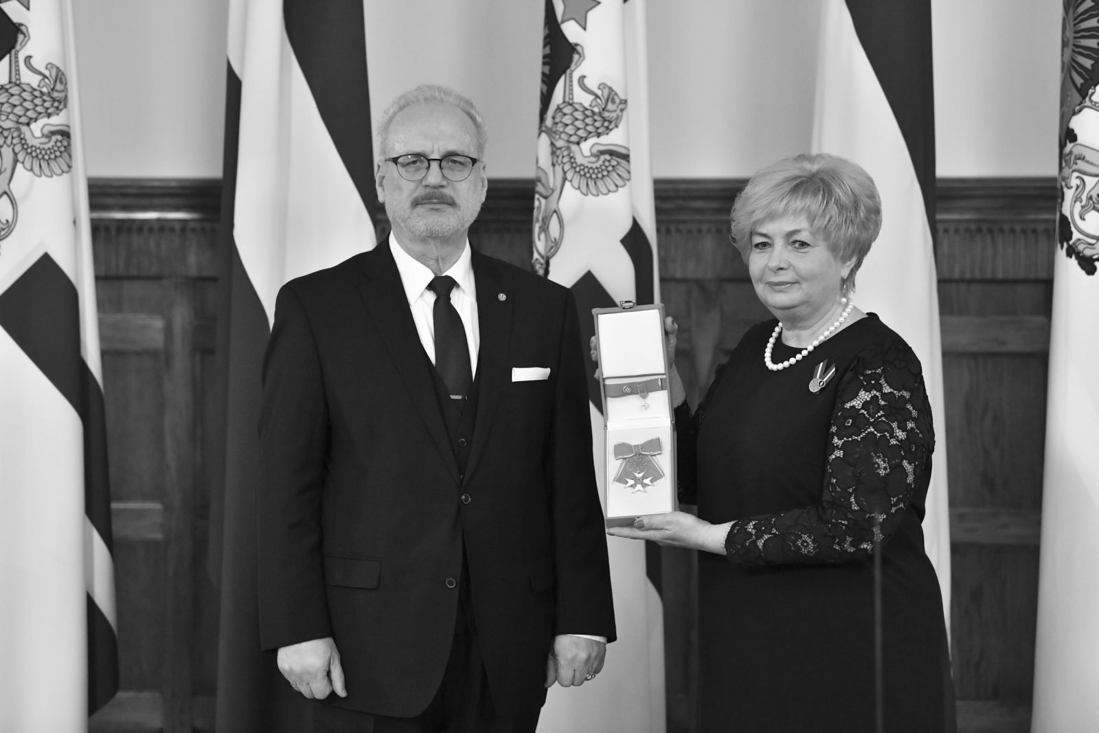 Saskaņā ar Valsts prezidenta un Ordeņu kapitula lēmumu par sevišķiem nopelniem Latvijas valsts labā  Atzinības krusts piešķirts Senāta Civillietu departamenta senatorei Inārai Gardai. Senatore iecelta par Atzinības krusta komandieri. Valsts apbalvojumu senatore saņēma 2022.gada 18.novembrī