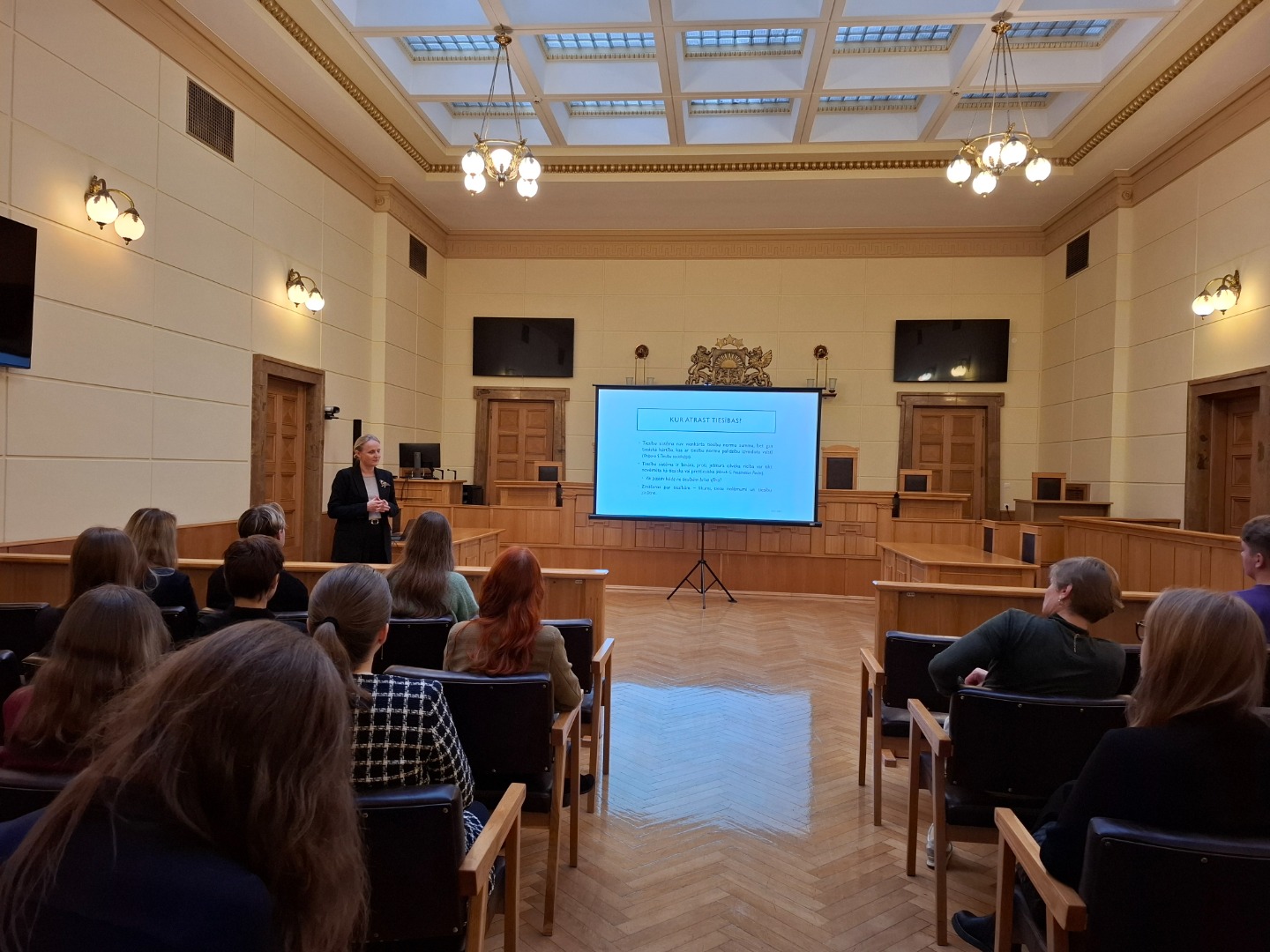 Padomniece Elīna Grigore-Bāra sarunā ar studentiem